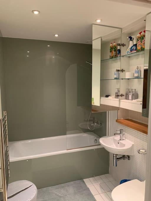 Stunning 2 Bed Flat! Centrally Located In London, Uk! ภายนอก รูปภาพ