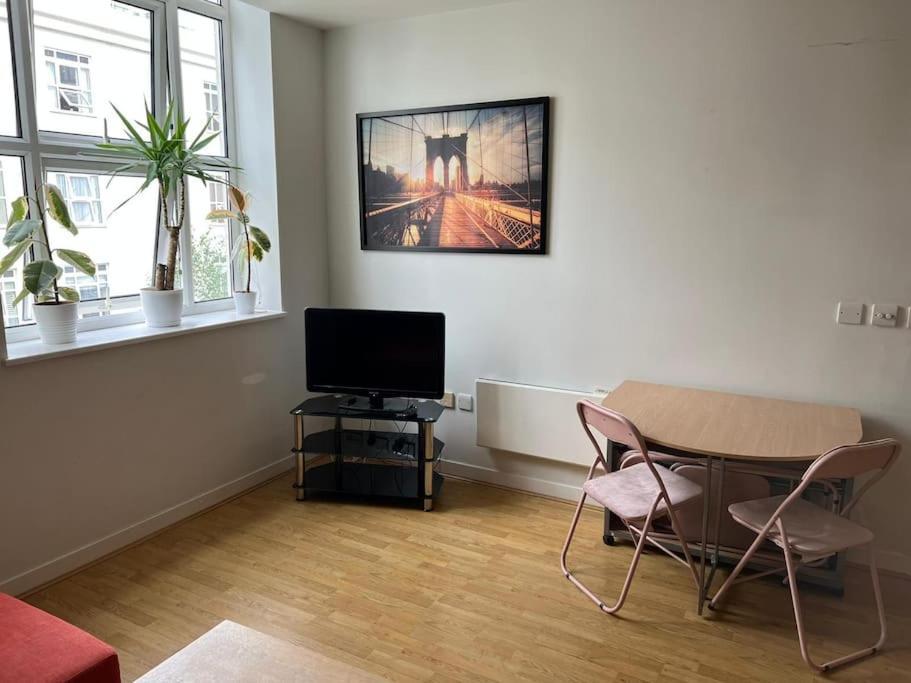 Stunning 2 Bed Flat! Centrally Located In London, Uk! ภายนอก รูปภาพ